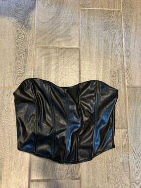 Jolie & Joy Black faux leather corset top with zip up closure- size medium